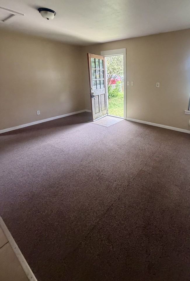 302 1/2 S Burleson St #1 - Photo 3 of 10