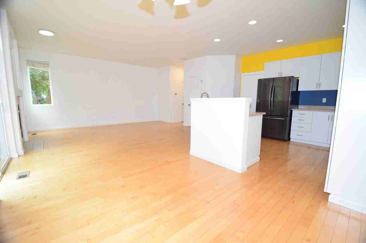 432 Ne 57th Ave #1 - Photo 4 of 36