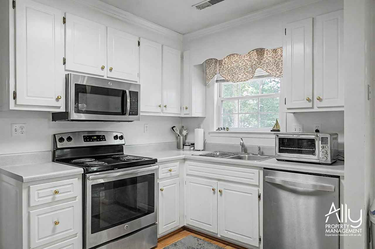 1718 Alder Rd #1 - Photo 7 of 35