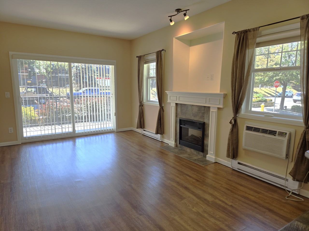 550 Lorne Street #104 - Photo 5 of 20