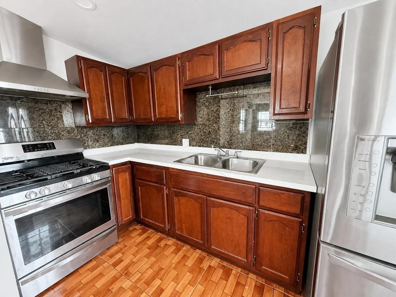 10407 1/2 Juniper St #1 - Photo 3 of 12