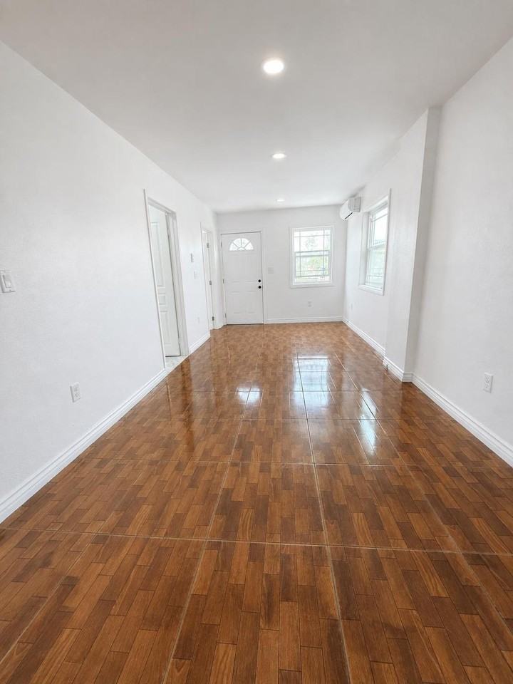 10407 1/2 Juniper St #1 - Photo 5 of 12