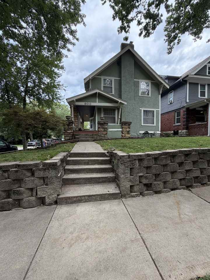 800 E 41st St #1 - Photo 5 of 47