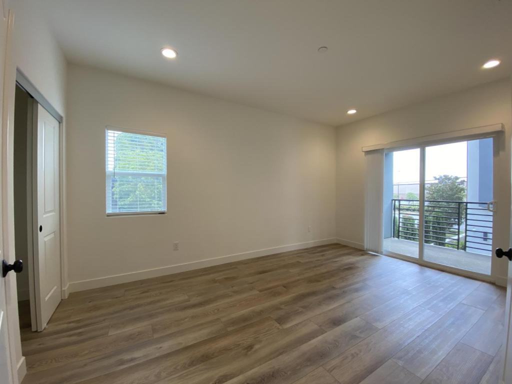8081 Lampson Ave - Photo 5 of 12