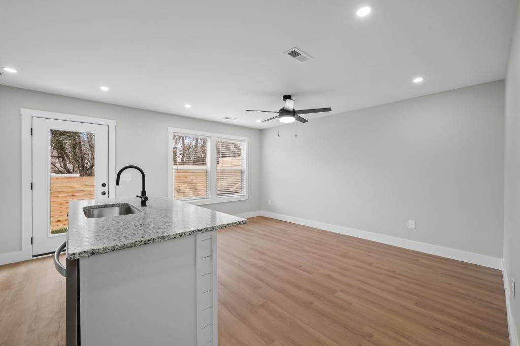126 Shipman Dr - Photo 3 of 19