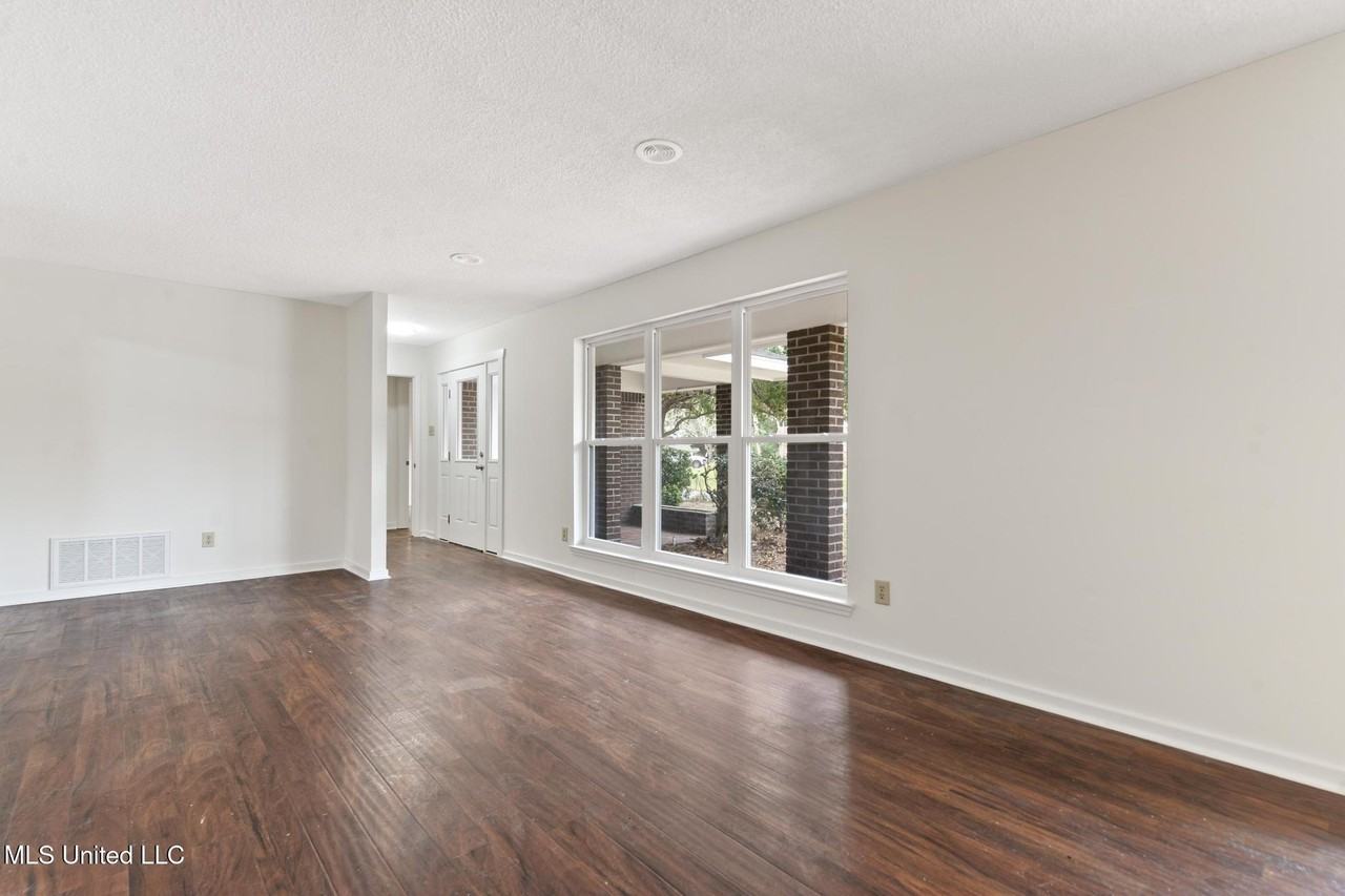 6104 Gruich Cir - Photo 3 of 28