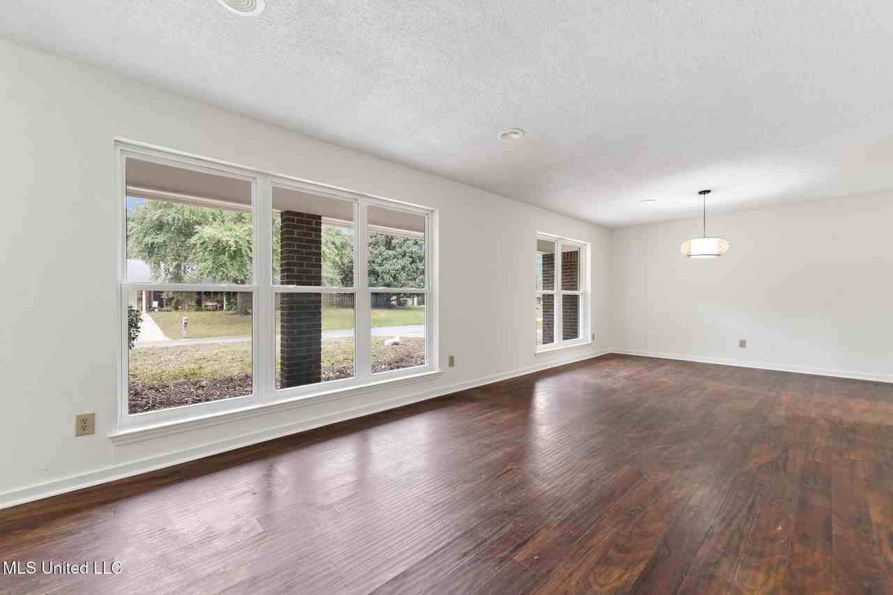 6104 Gruich Cir - Photo 4 of 28