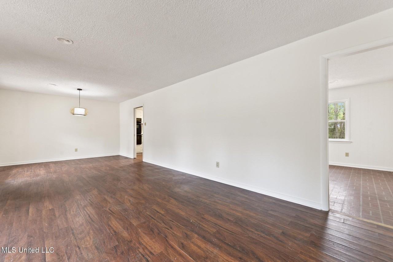 6104 Gruich Cir - Photo 5 of 28