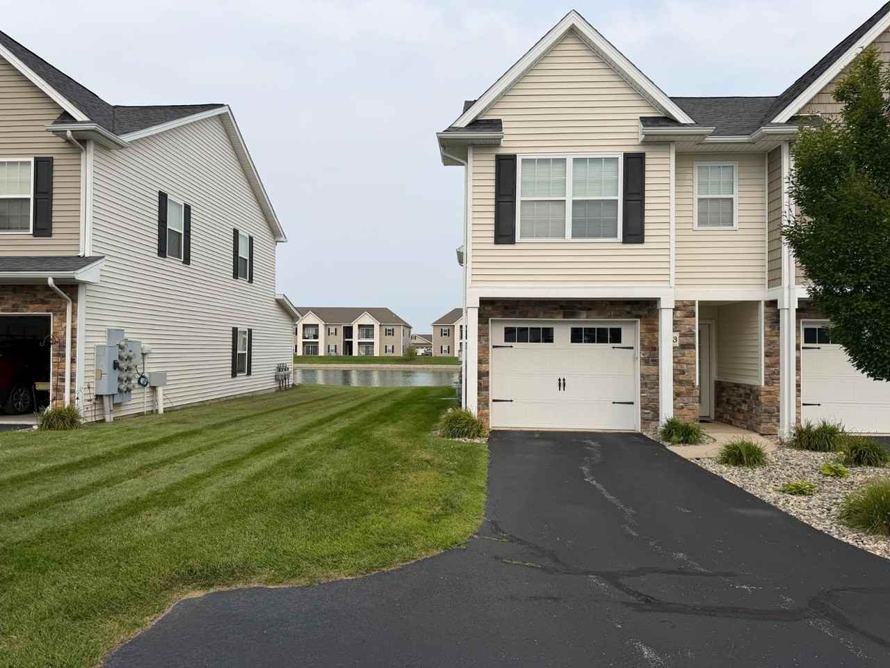 4703 Lakeside Dr - Photo 4 of 16