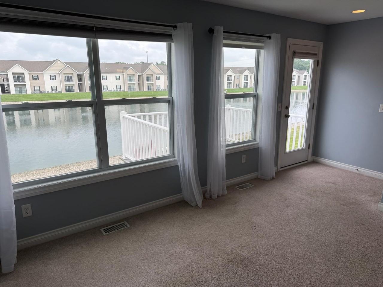 4703 Lakeside Dr - Photo 5 of 16
