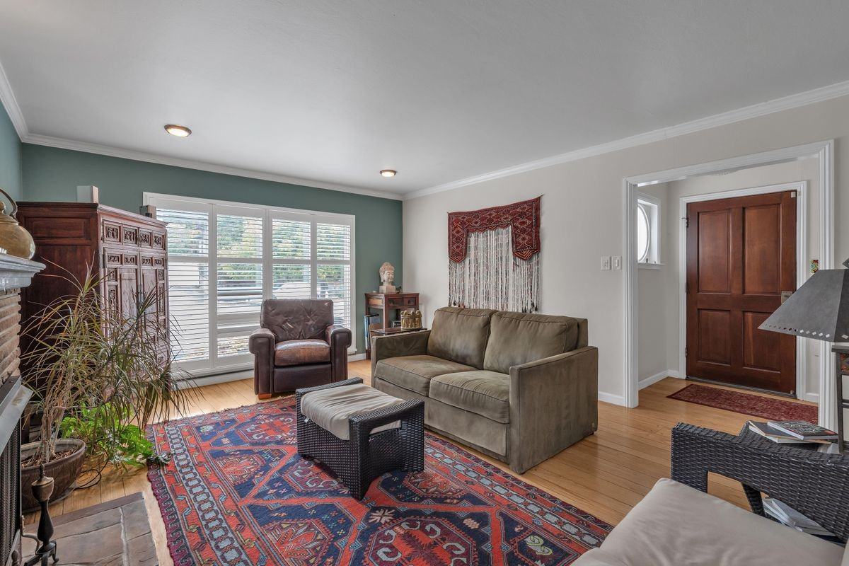 453 Dimm St - Photo 3 of 25