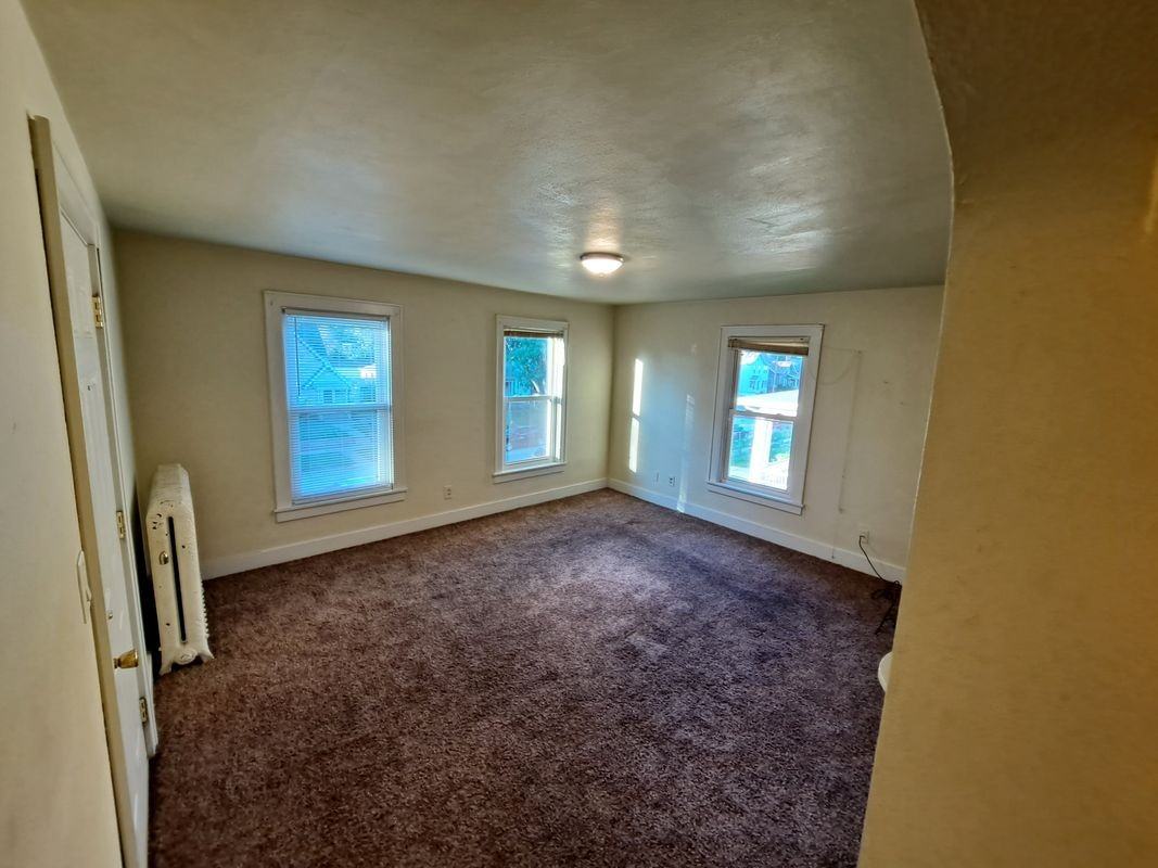 619 W 16th St - Photo 7 of 12