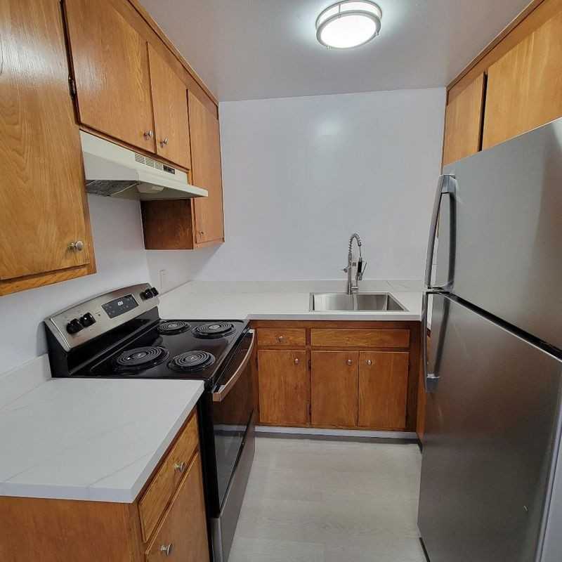5918 Avila St - Photo 3 of 6