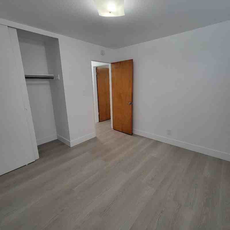5918 Avila St - Photo 5 of 6