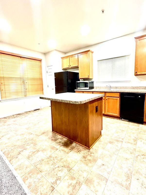 3565 Eagle Ridge Dr - Photo 4 of 10