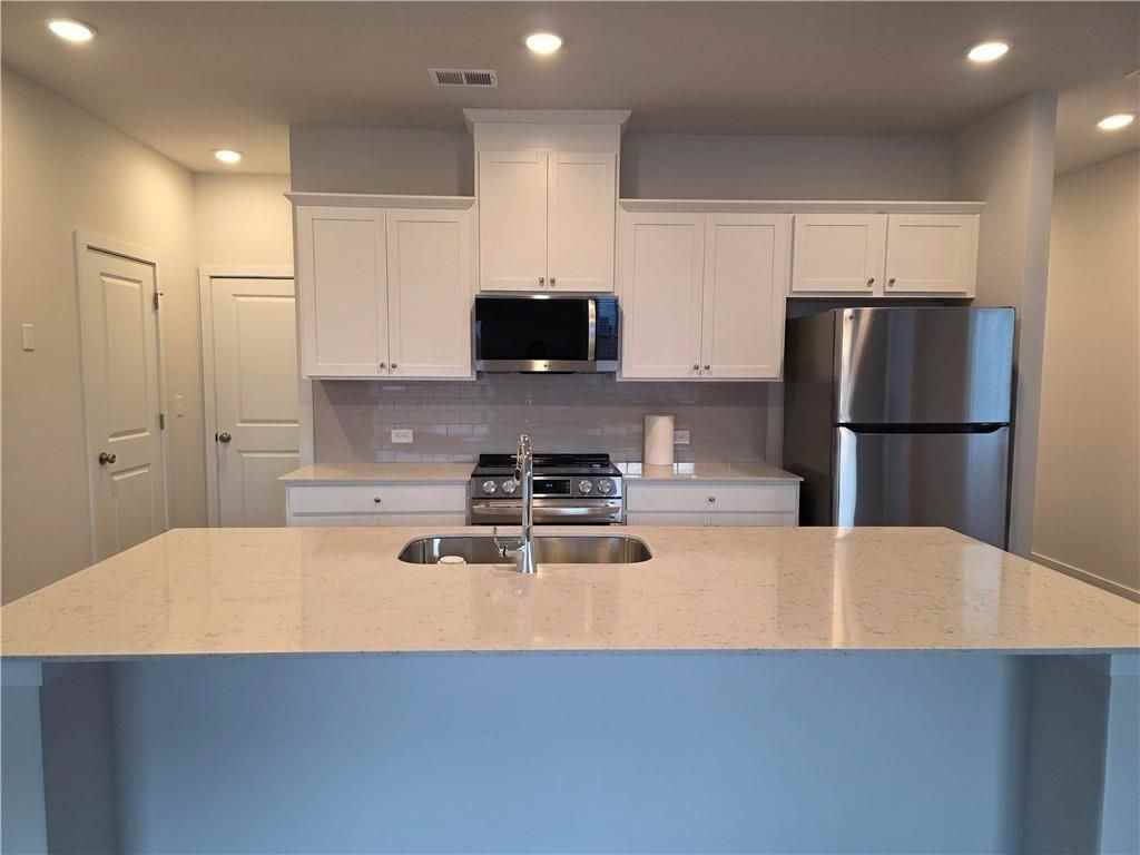 1704 Harper Lili Ln - Photo 2 of 9