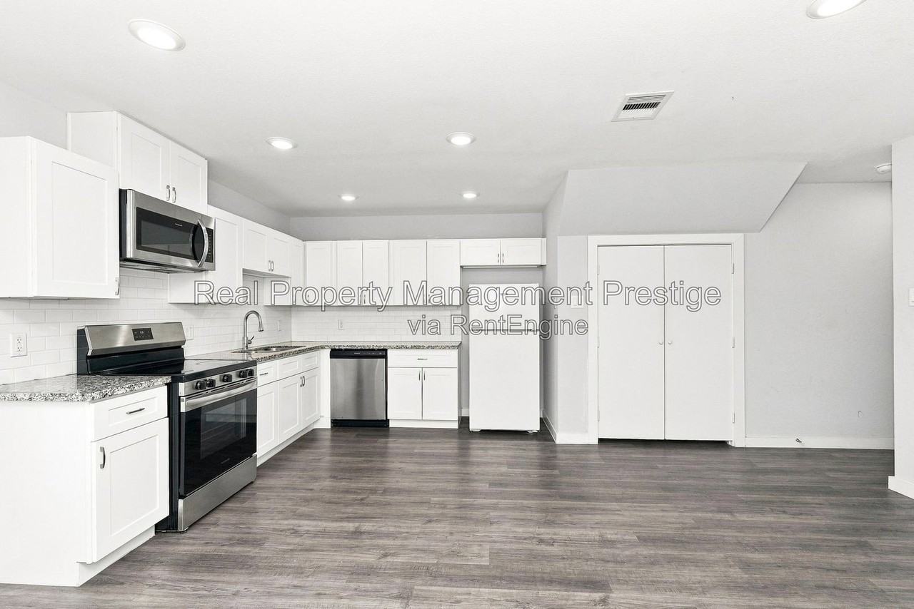 8216 Richland Dr #B - Photo 3 of 10