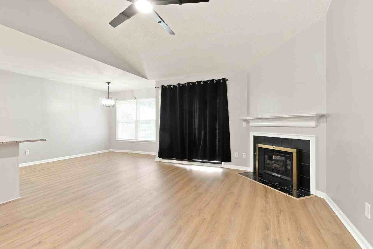 129 W Victoria Ct #E - Photo 5 of 16