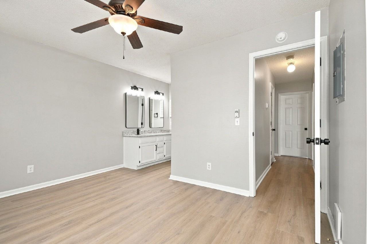 129 W Victoria Ct #E - Photo 7 of 16