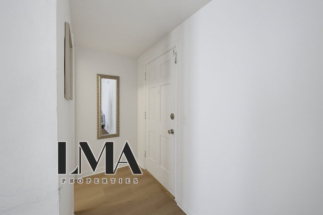 136 S Roxbury Dr #3 - Photo 3 of 16