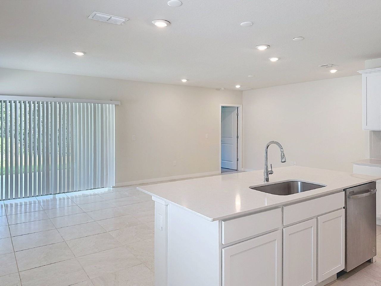 5127 Royal Point Ave - Photo 3 of 16