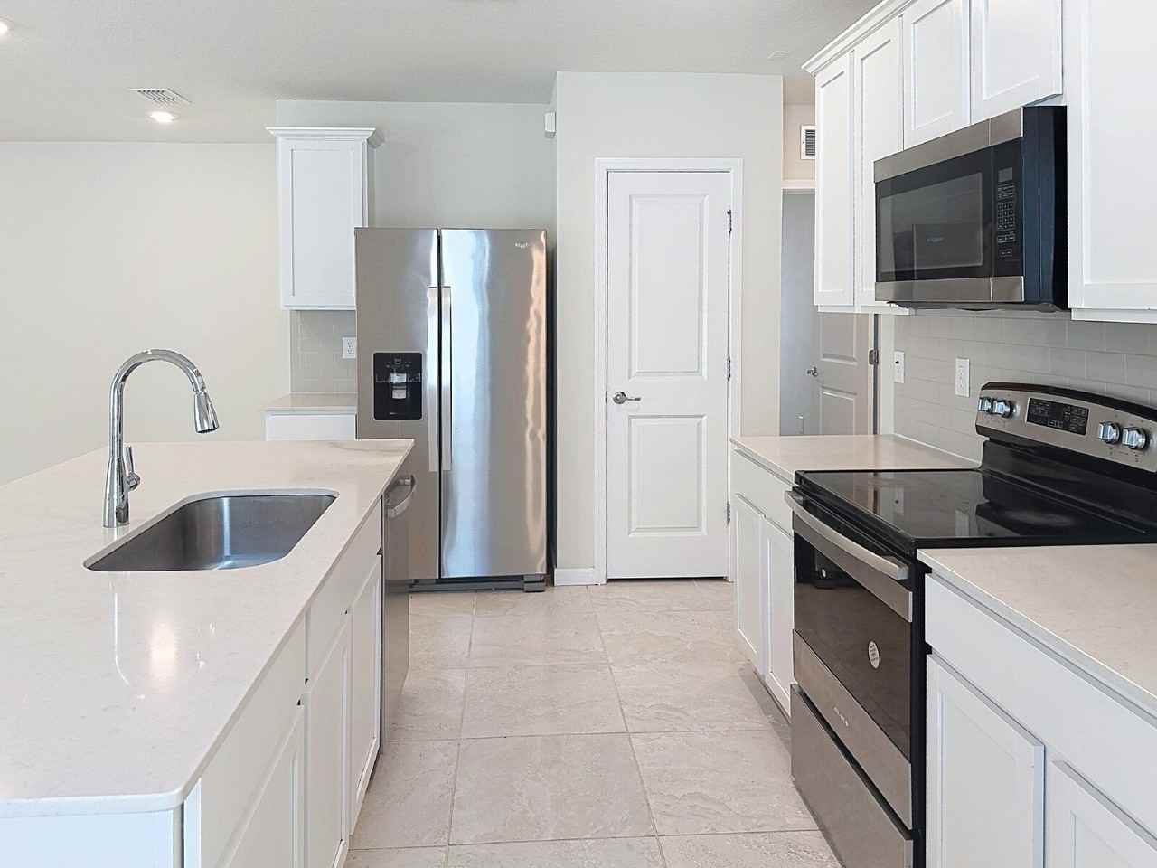 5127 Royal Point Ave - Photo 4 of 16