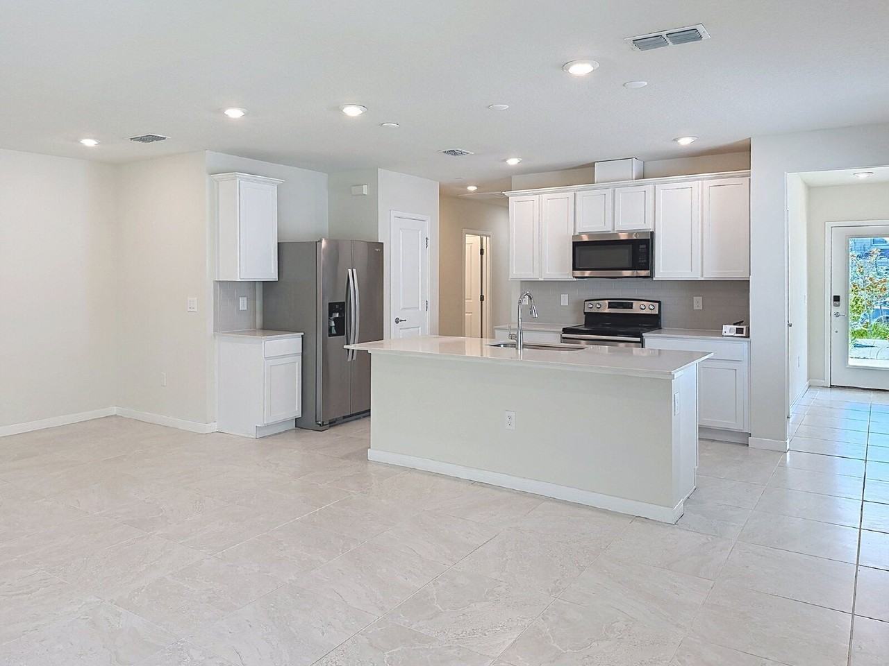 5127 Royal Point Ave - Photo 5 of 16