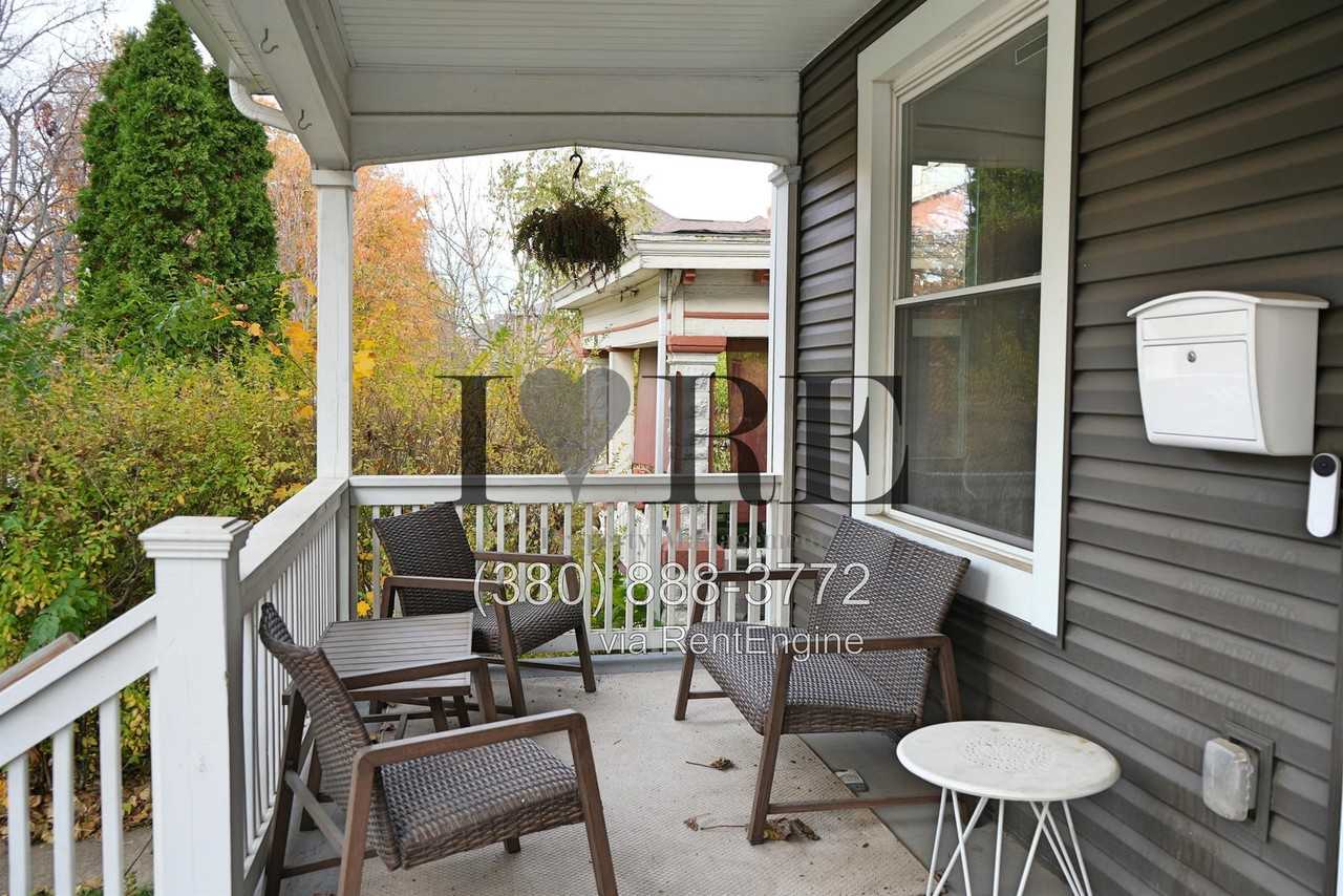 148 N Monroe Ave - Photo 4 of 34
