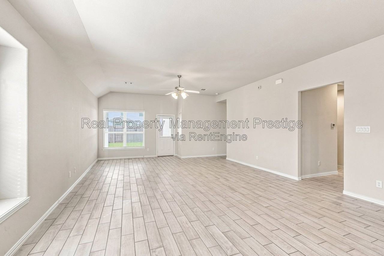 13322 Sea Breeze Dr - Photo 4 of 16