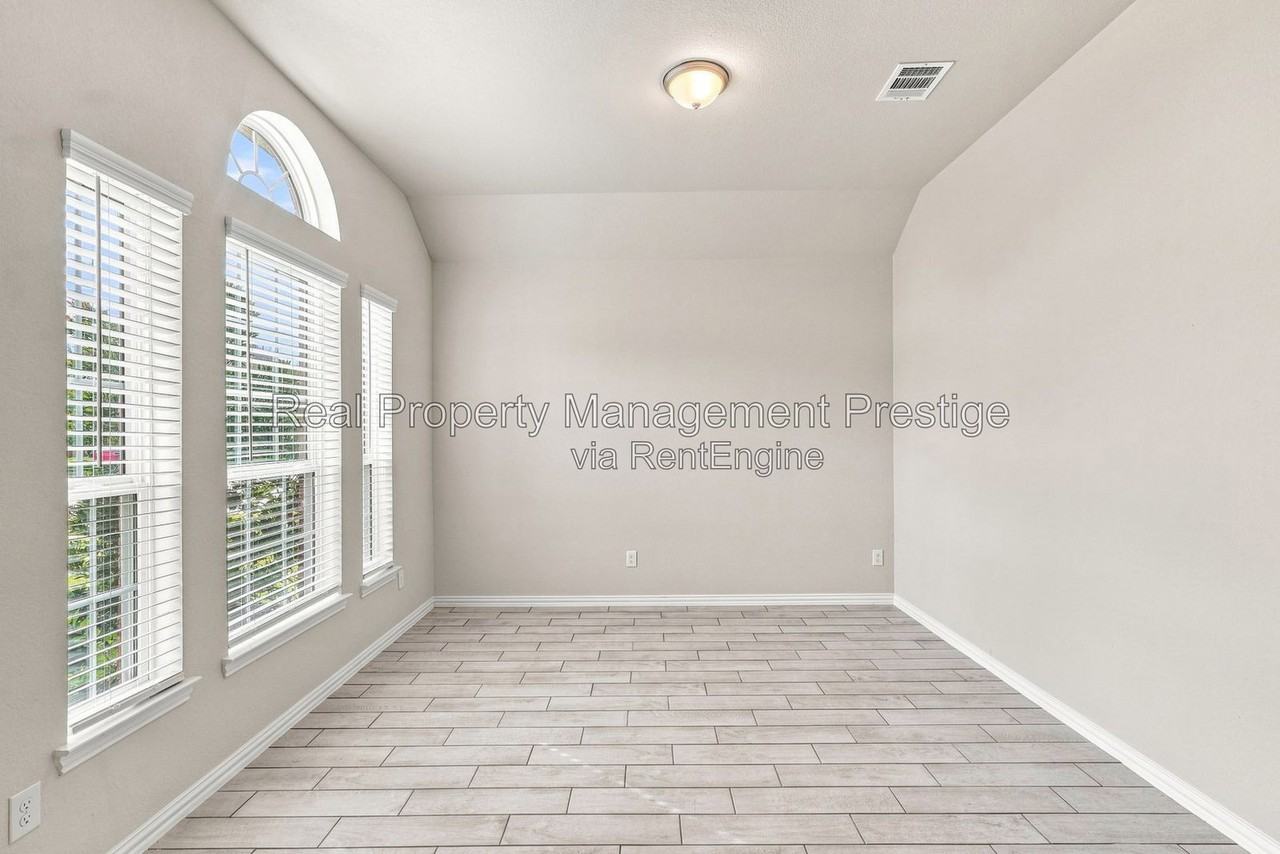 13322 Sea Breeze Dr - Photo 5 of 16