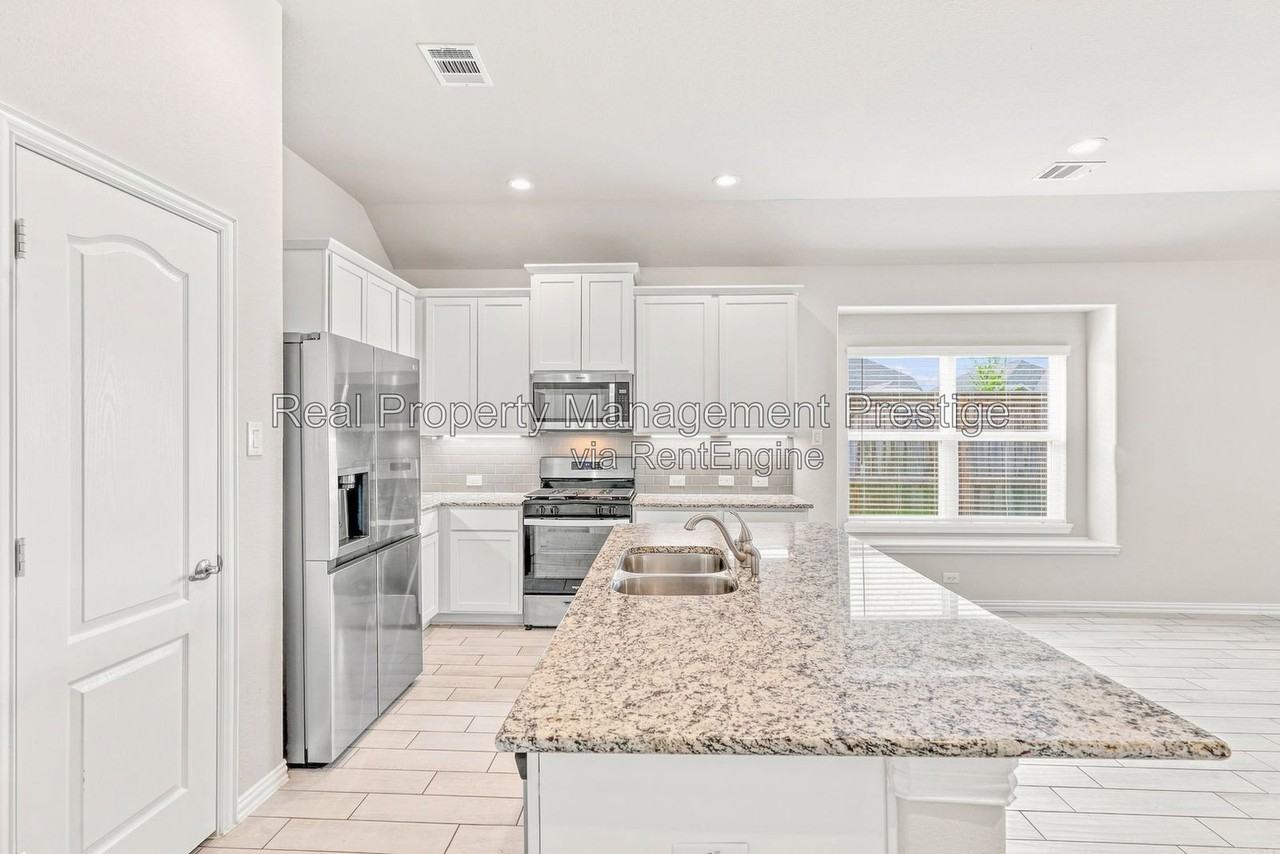 13322 Sea Breeze Dr - Photo 6 of 16