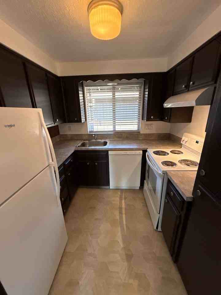 1864 Liberty St Ne - Photo 6 of 11