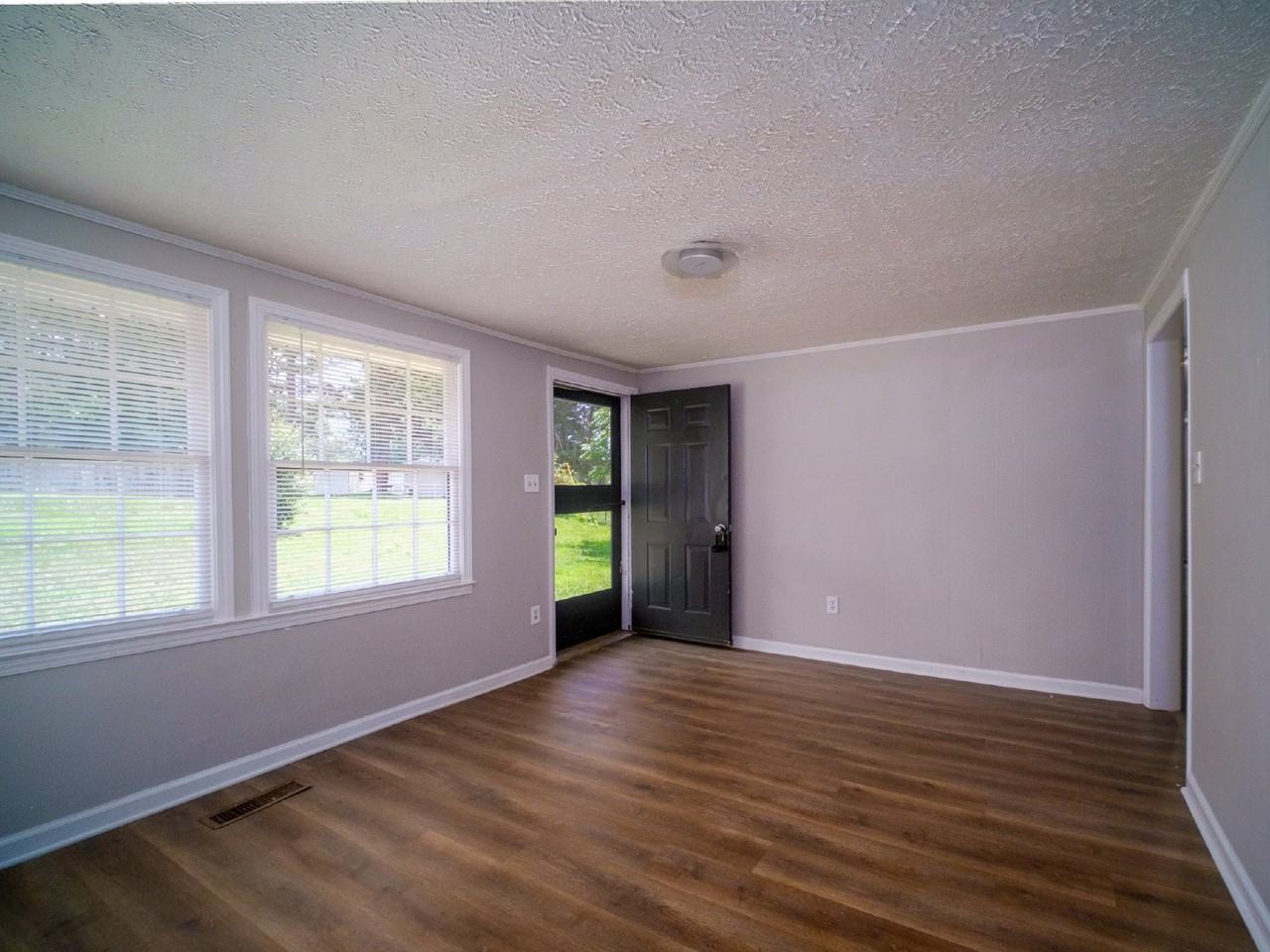2017 Redwood Cir - Photo 3 of 43
