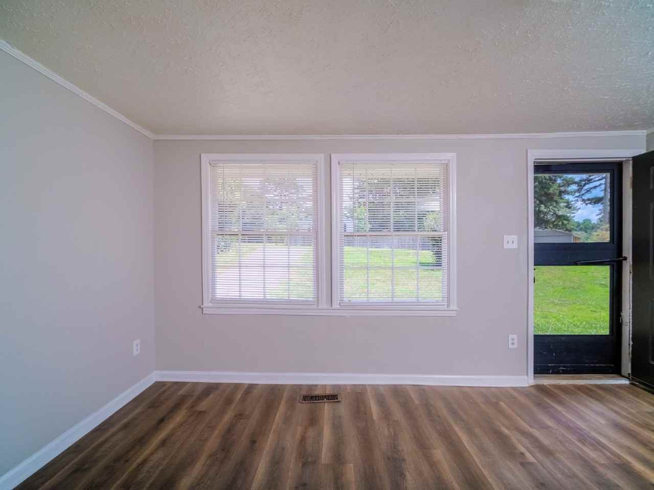 2017 Redwood Cir - Photo 6 of 32