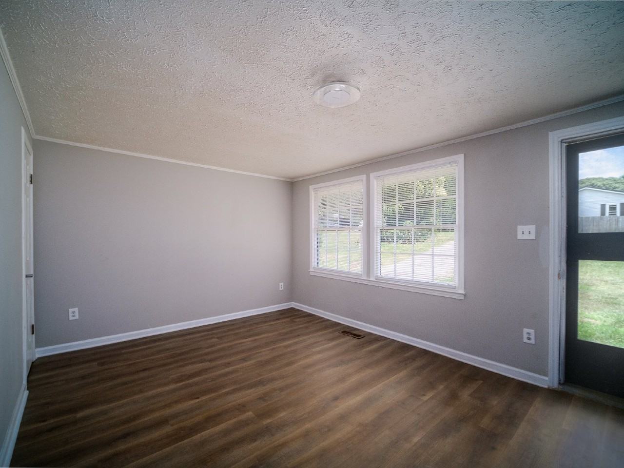 2017 Redwood Cir - Photo 4 of 32