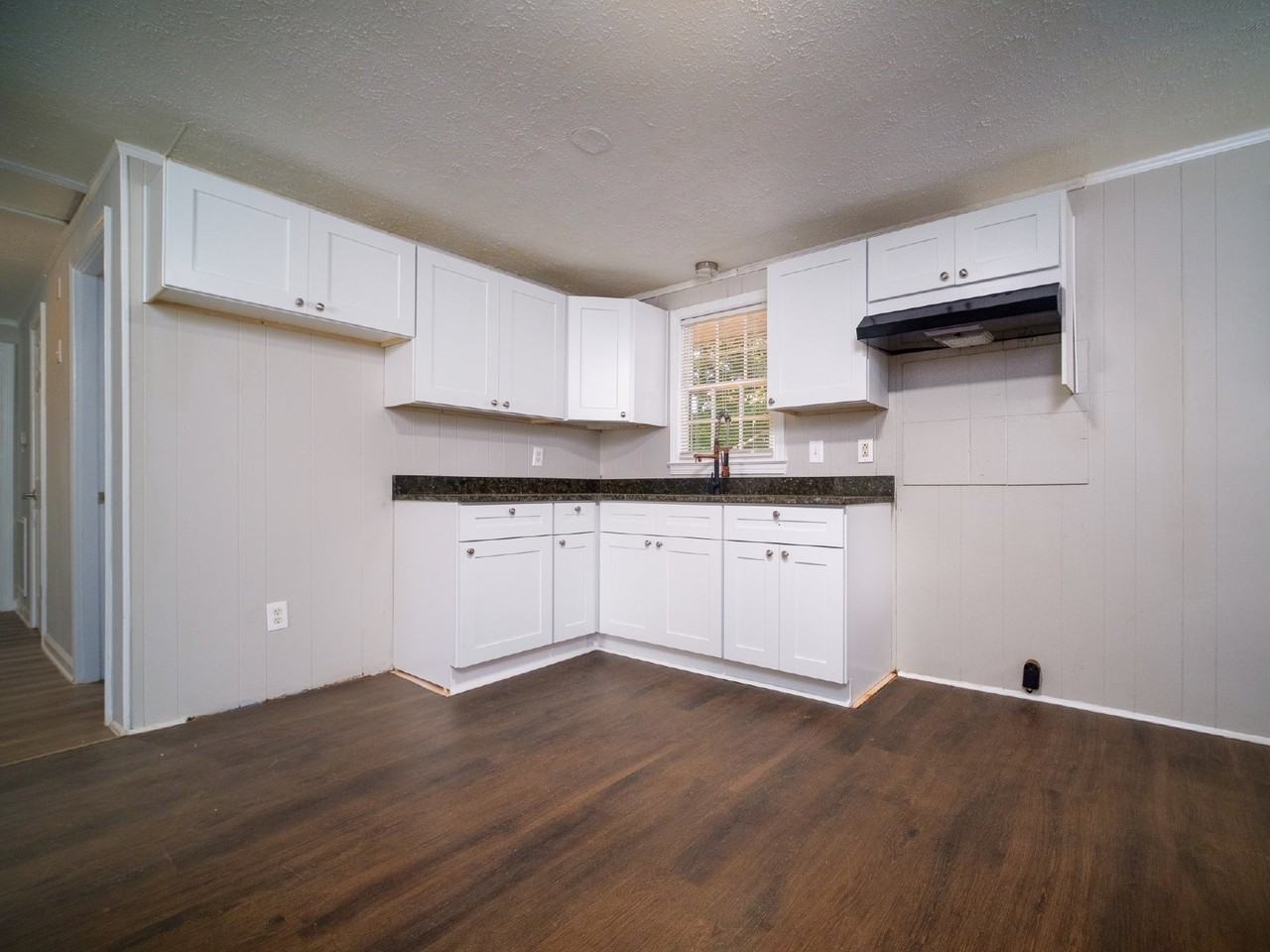 2017 Redwood Cir - Photo 7 of 32