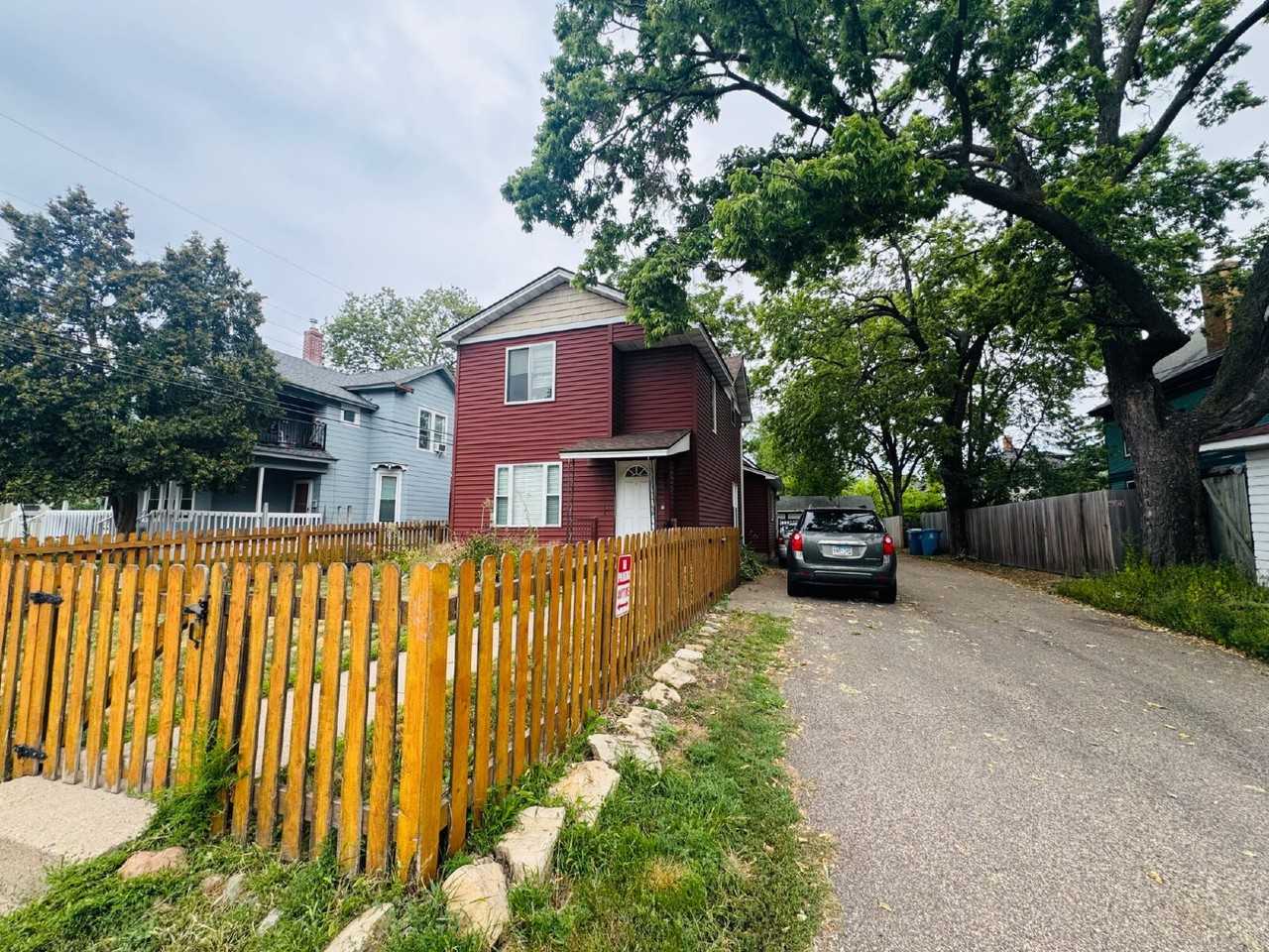 406 W 26th St