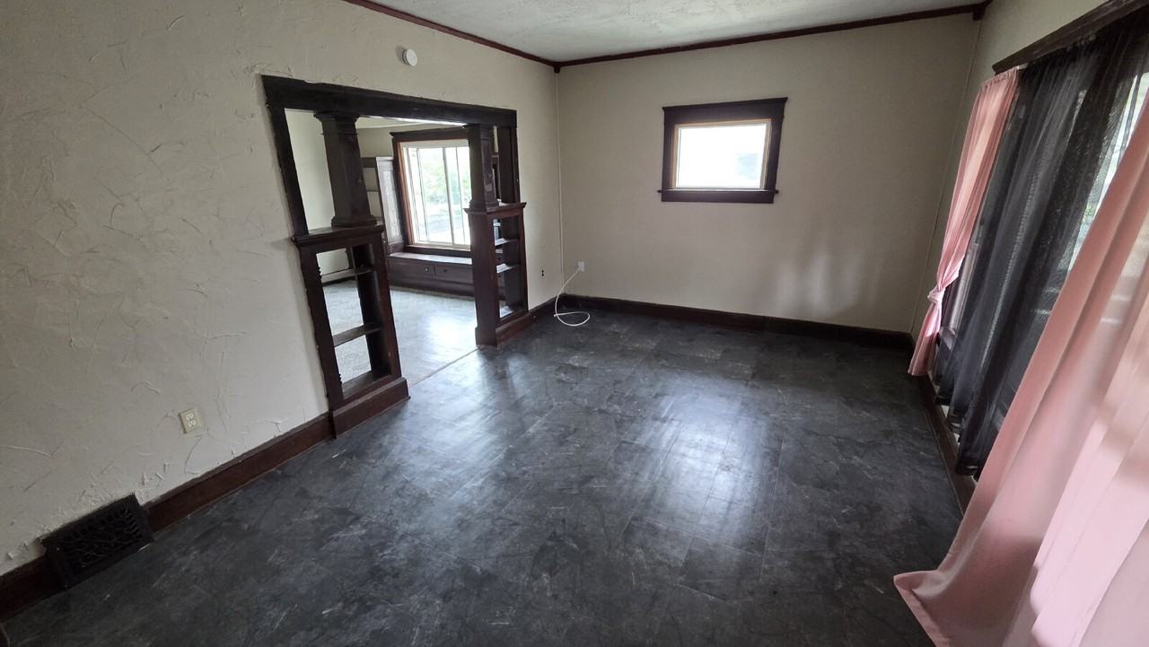 3431 W 91st St - Photo 2 of 9