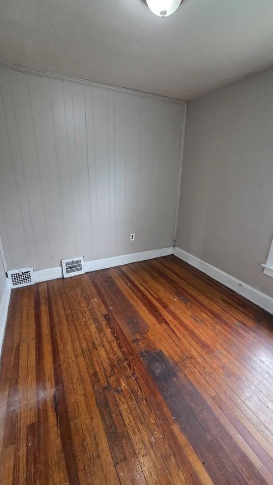3431 W 91st St - Photo 4 of 9
