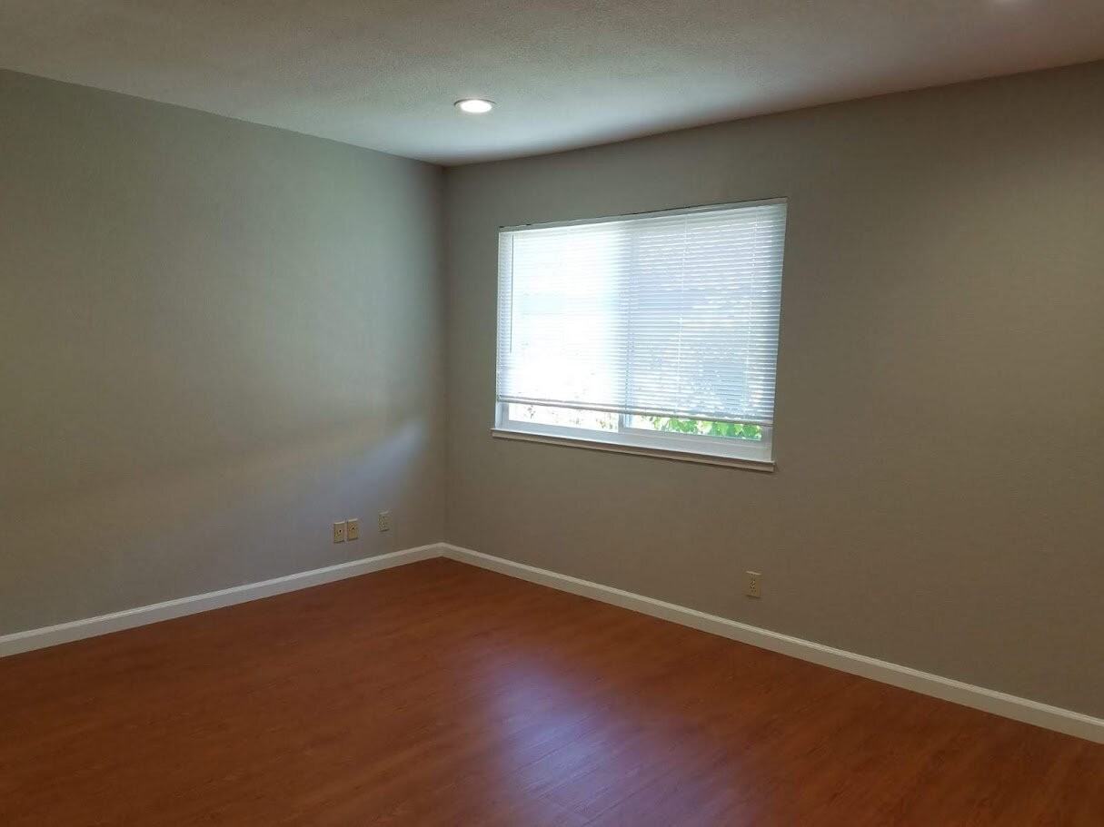 393 Englert Ct - Photo 5 of 16