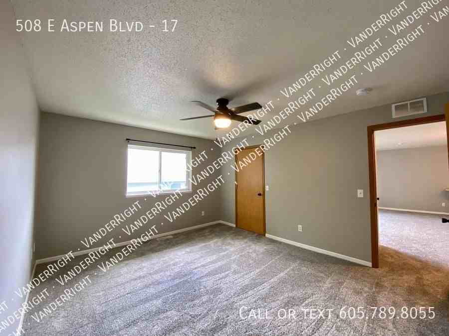 508 E Aspen Blvd #17 - Photo 5 of 9