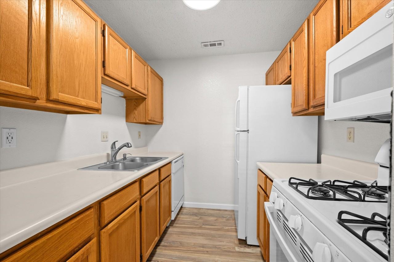 2105 N Keebler Ave #D - Photo 6 of 13