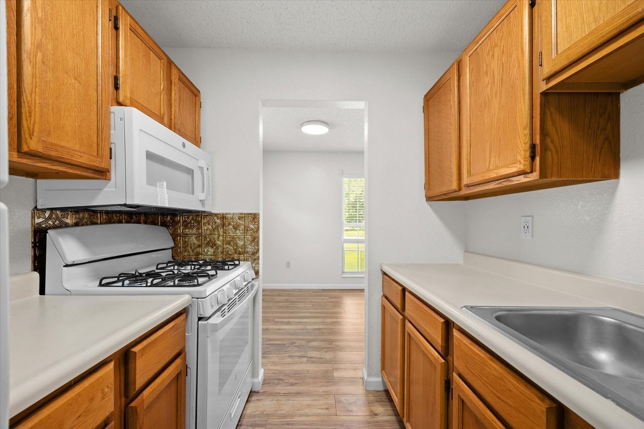 2105 N Keebler Ave #D - Photo 7 of 13