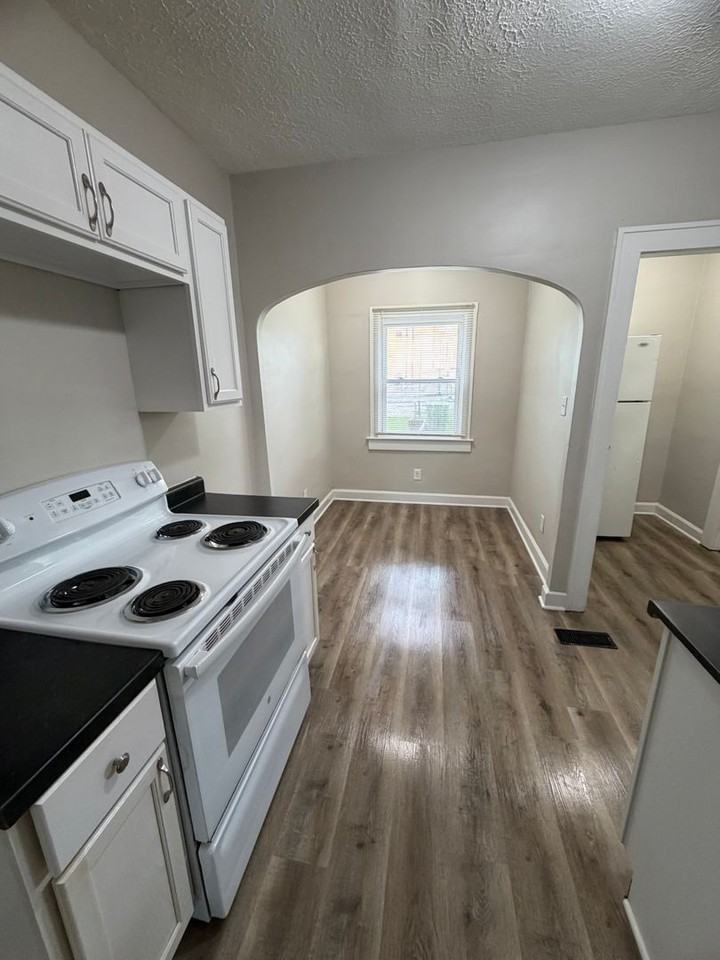 2034 Singleton St - Photo 2 of 7