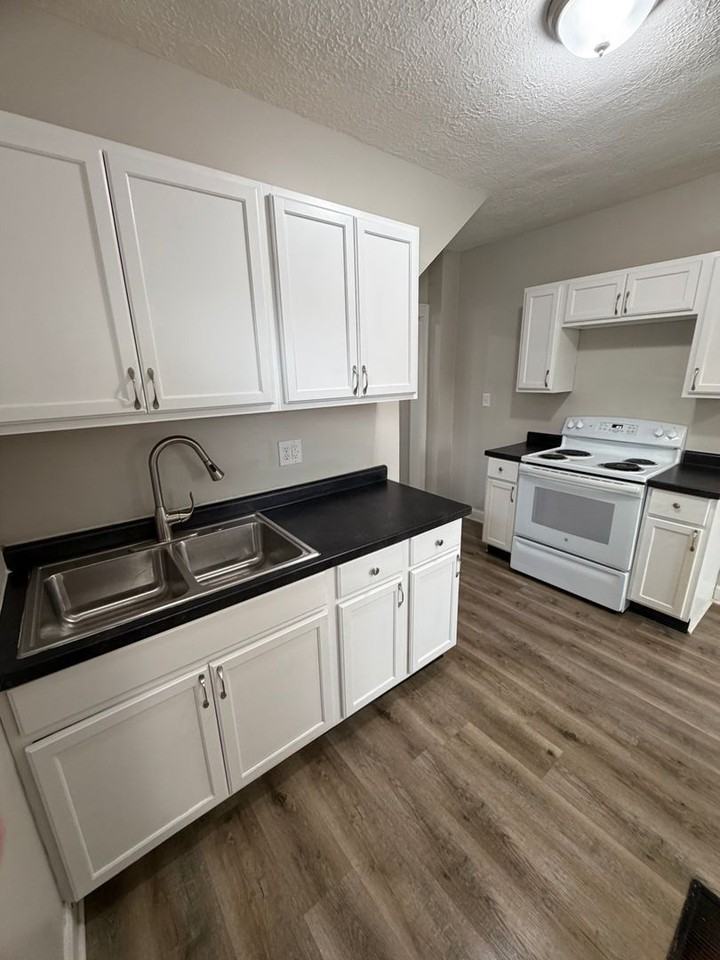 2034 Singleton St - Photo 3 of 7
