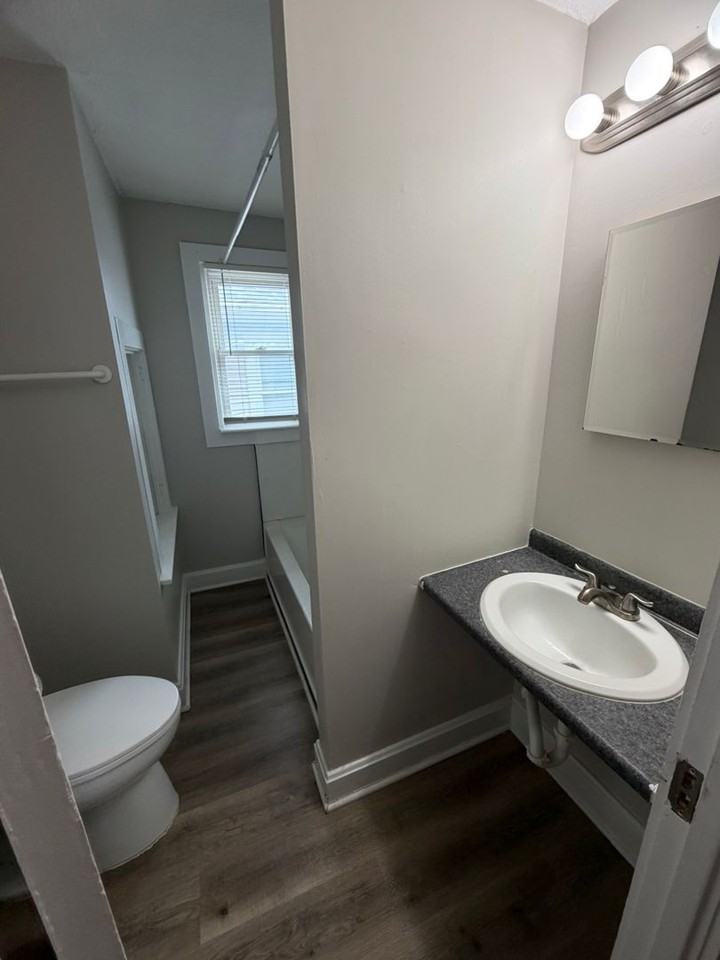 2034 Singleton St - Photo 4 of 7