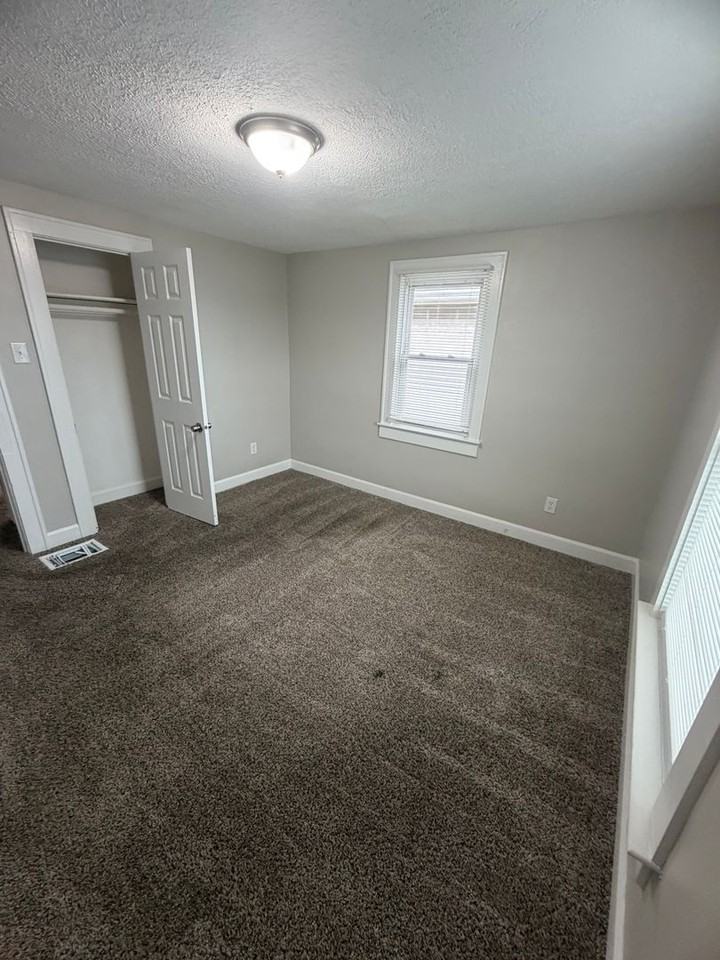 2034 Singleton St - Photo 5 of 7