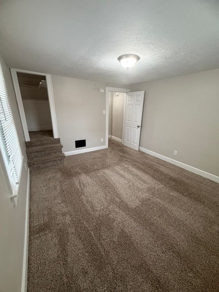 2034 Singleton St - Photo 6 of 7