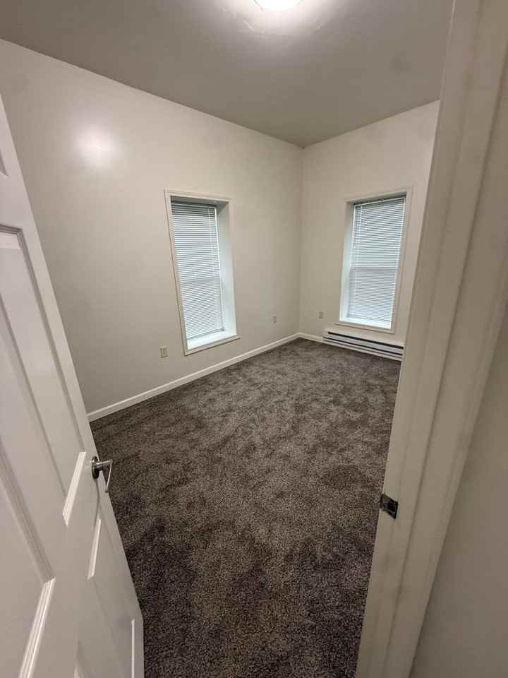 1034 Getty St S - Photo 2 of 13