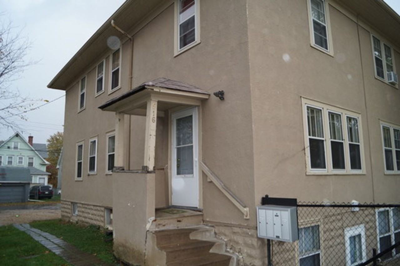 516 Smith Ave S #4 - Photo 2 of 2
